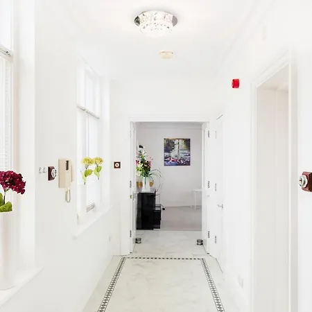 Centre Penthouse - New Street *